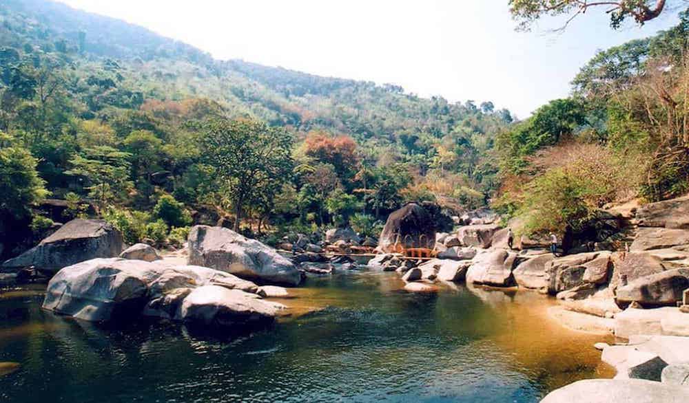 Schöne Quelle und See im Yok Don-Nationalpark, Vietnam